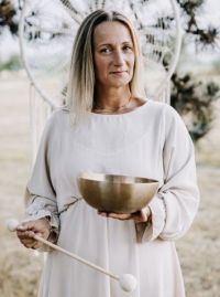 Jessica Dessi - Entspannungstrainerin Lösungsorientierte Klangmassage nach Birgitt Wiesendt - Klangperspektiven®
