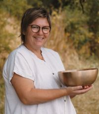 Mirjam Elmshäuser - Krankenschwester, Trauerbegleiterin, Entspannungstrainerin Lösungsorientierte Klangmassage nach Birgitt Wiesendt - Klangperspektiven®
